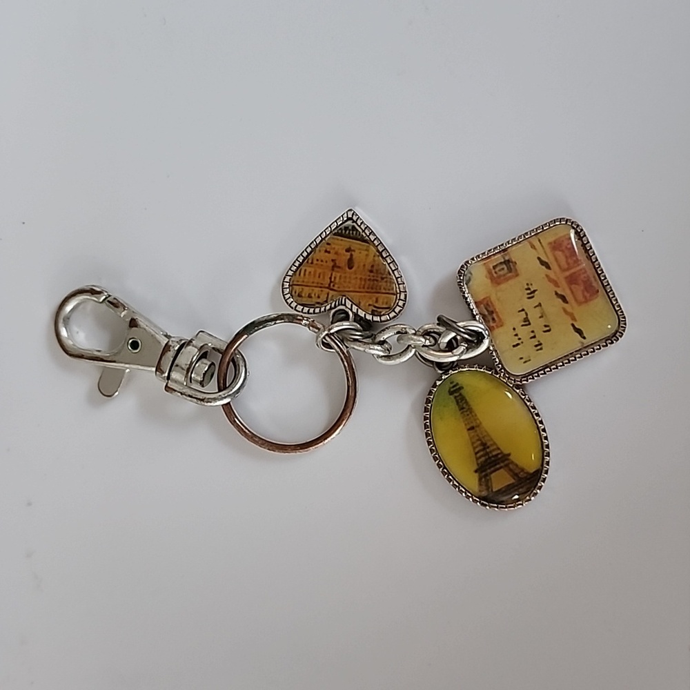 AAI SILVER TONE AND ENAMEL DANGLE CHARMS FRANCE KEY CHAIN EIFFEL TOWER (B)